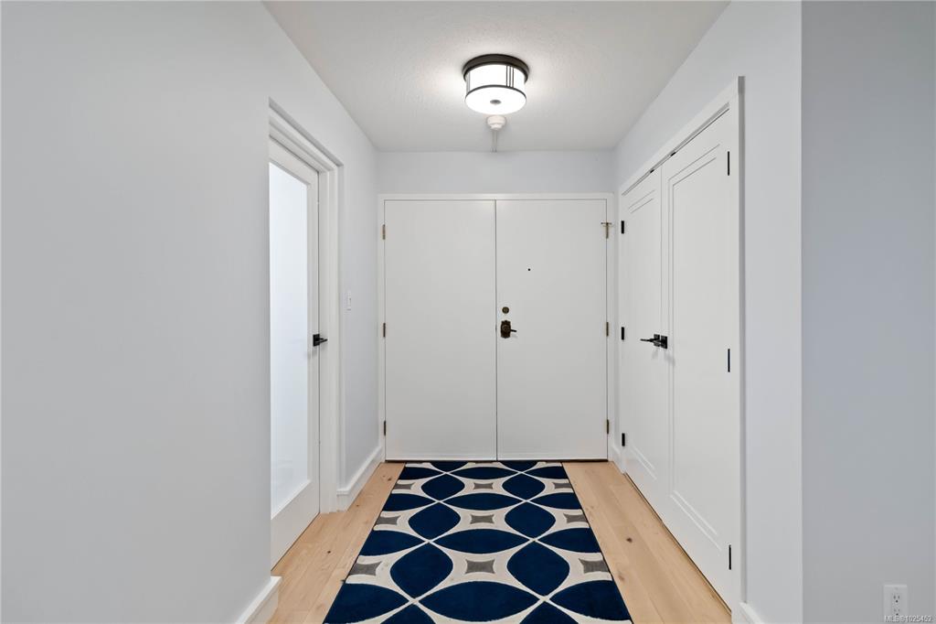 Fifth View of 2920 Cook St, Spencer Castle, Victoria, BC, V8T 3S7