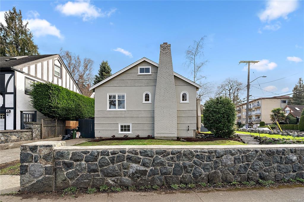 Fifth View of 1095 Moss St, Victoria, BC, V8V 4P4