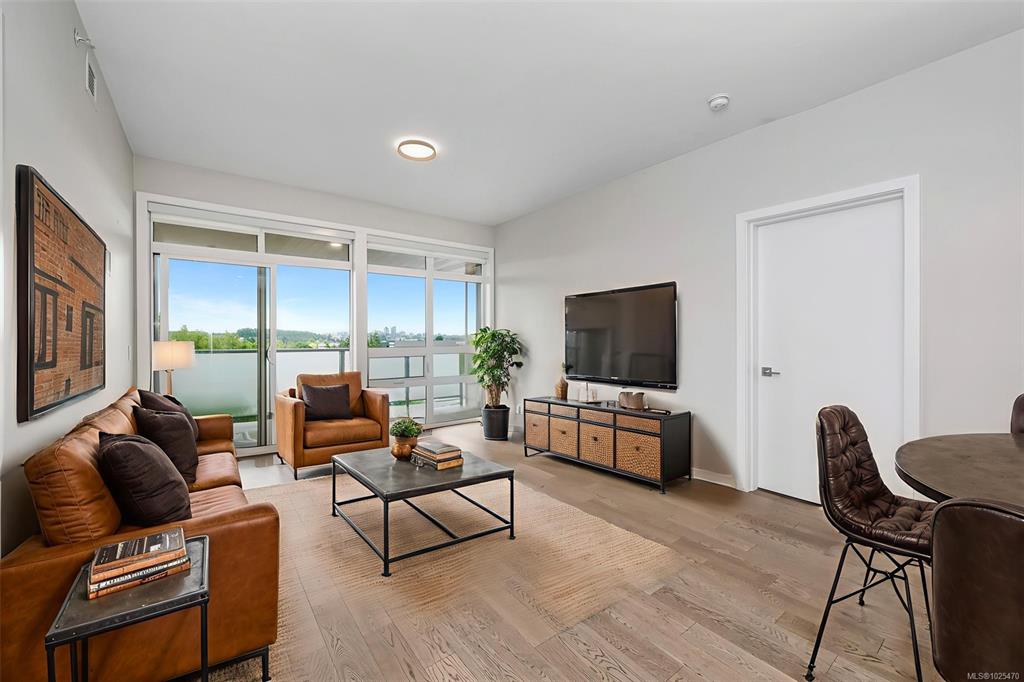 Fifth View of 881 Short St, Saanich, BC, V8X 0B7