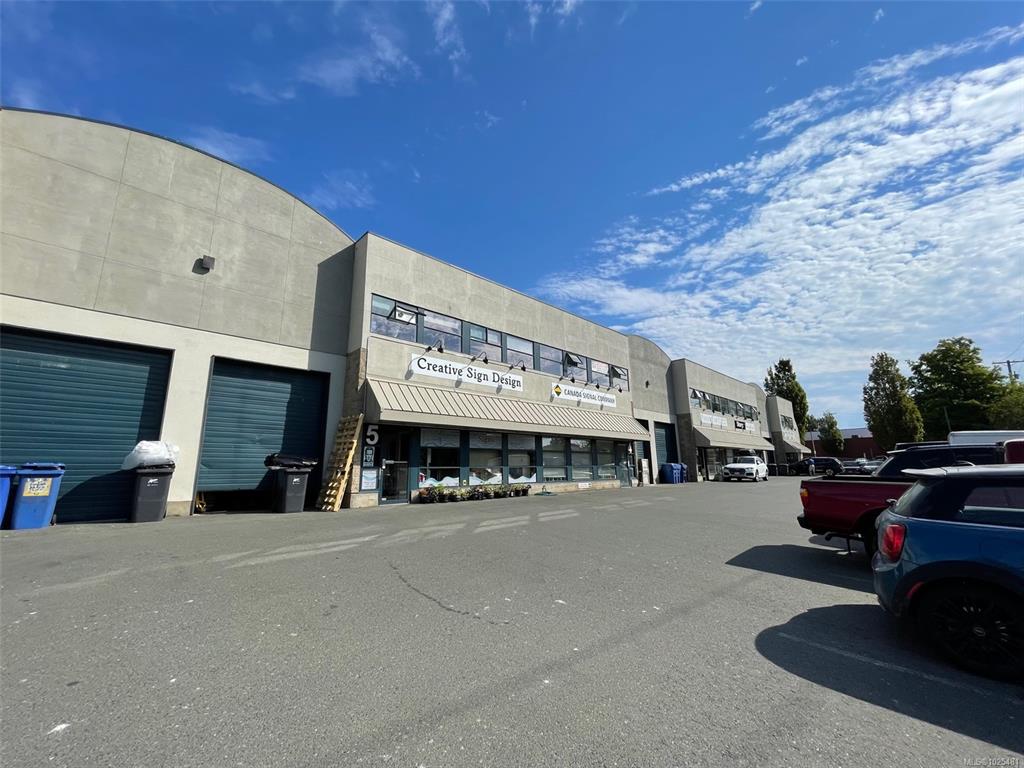 Third View of 416 Garbally Rd, Victoria, BC, V8T 2K1