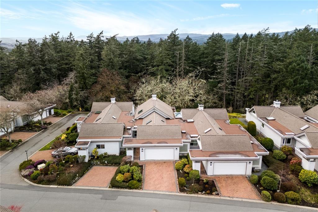 928 Bearwood Lane, 1025544, BC,