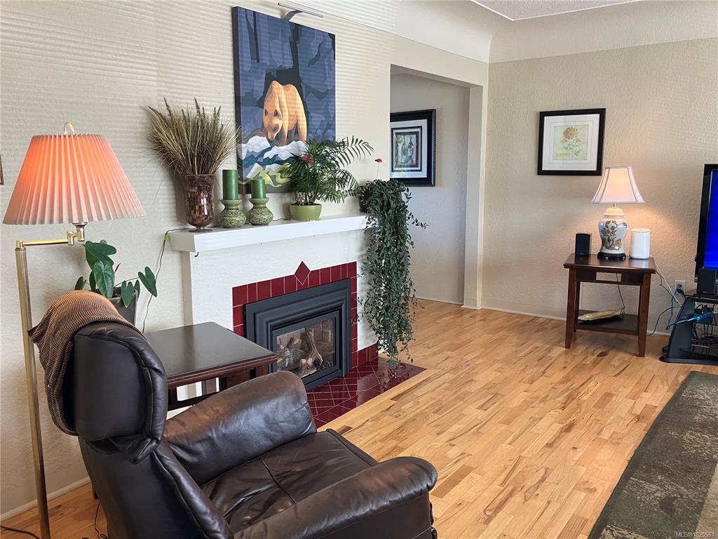 Fourth View of 582 Baxter Ave, Saanich, BC, V8Z 2G7