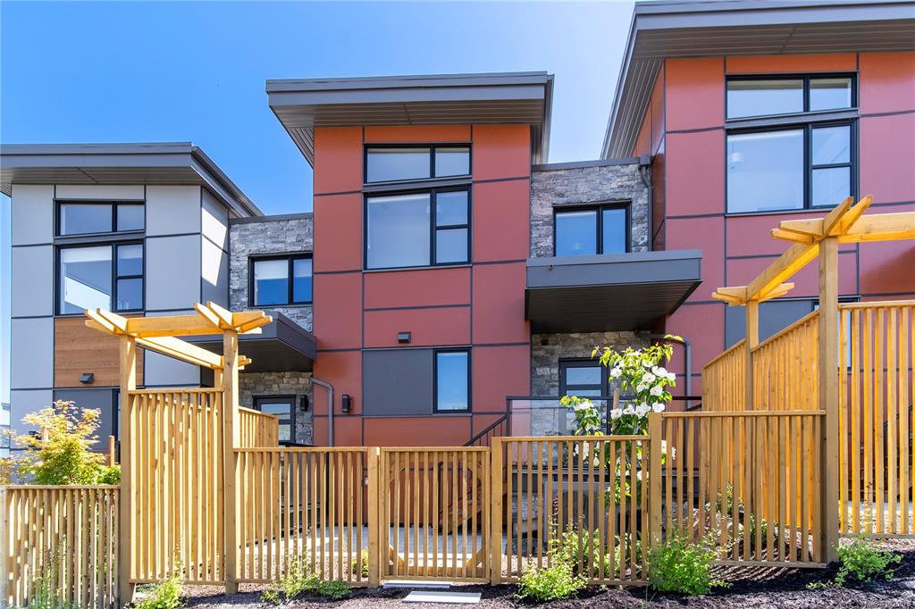 Third View of 4253 Dieppe Rd, Paragon Parc Living.com, Saanich, BC, V8X 2N2