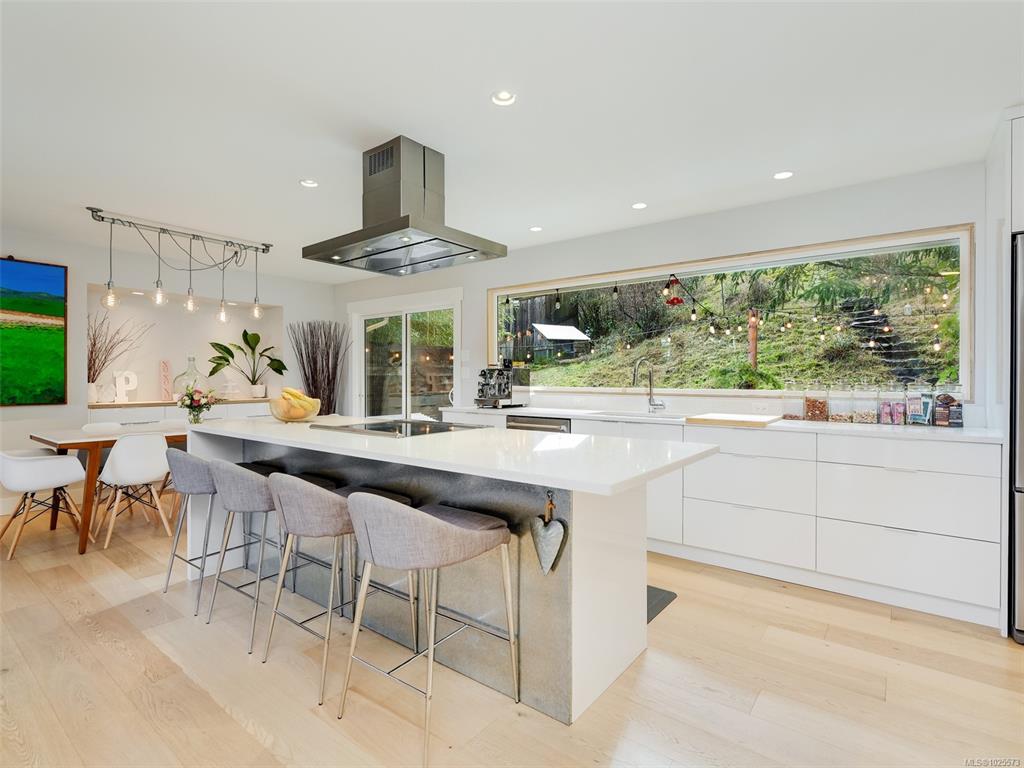 775 Drummond Way, 1025573, BC,