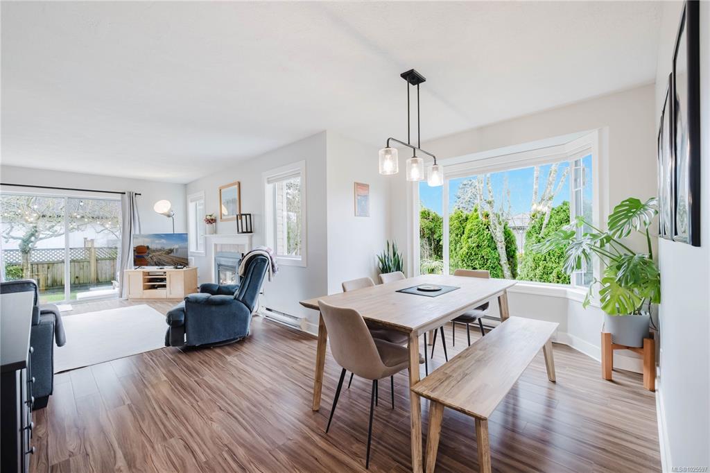 Fourth View of 10193 Fifth St, Sidney, BC, V8L 5E4