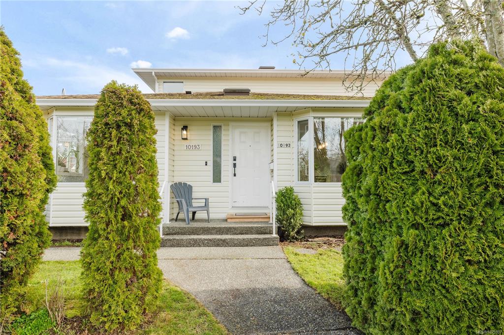 Fifth View of 10193 Fifth St, Sidney, BC, V8L 5E4