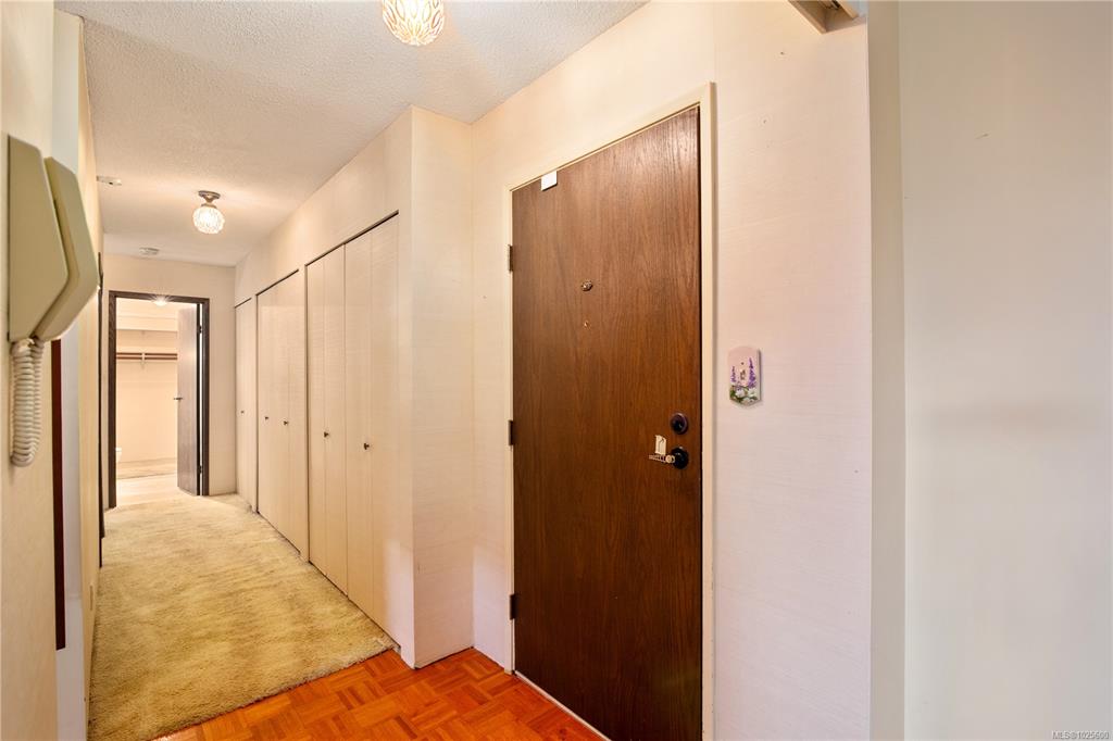 Fourth View of 853 Selkirk Ave, Esquimalt, BC, V9A 2T7