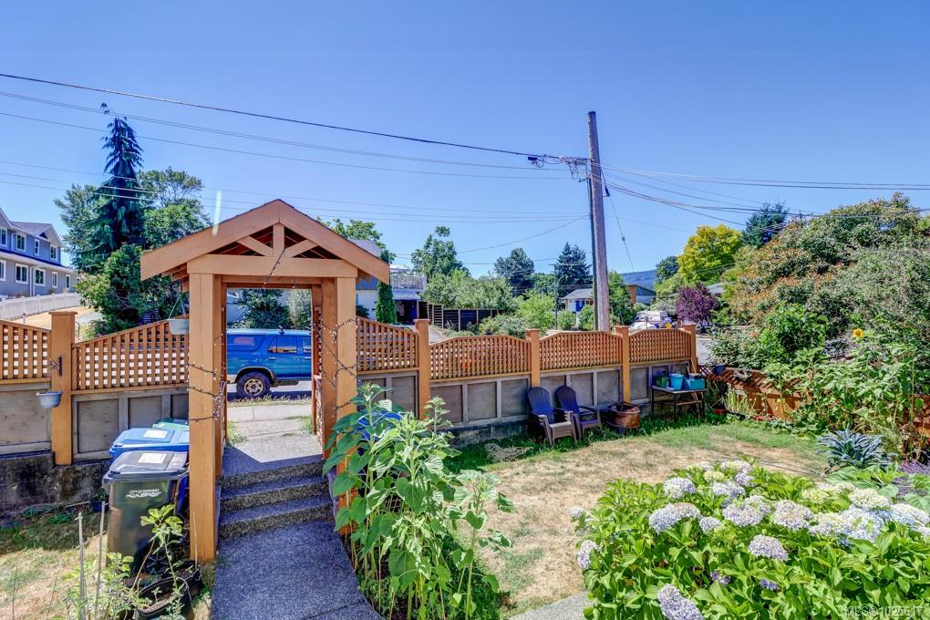 Fifth View of 604 Kennedy St, Nanaimo, BC, V9R 2J8