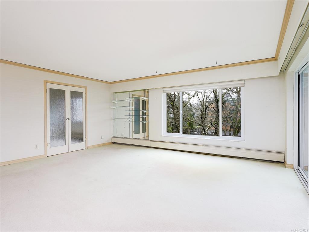 Fifth View of 2920 Cook St, Spencers Castle, Victoria, BC, V8T 3S7