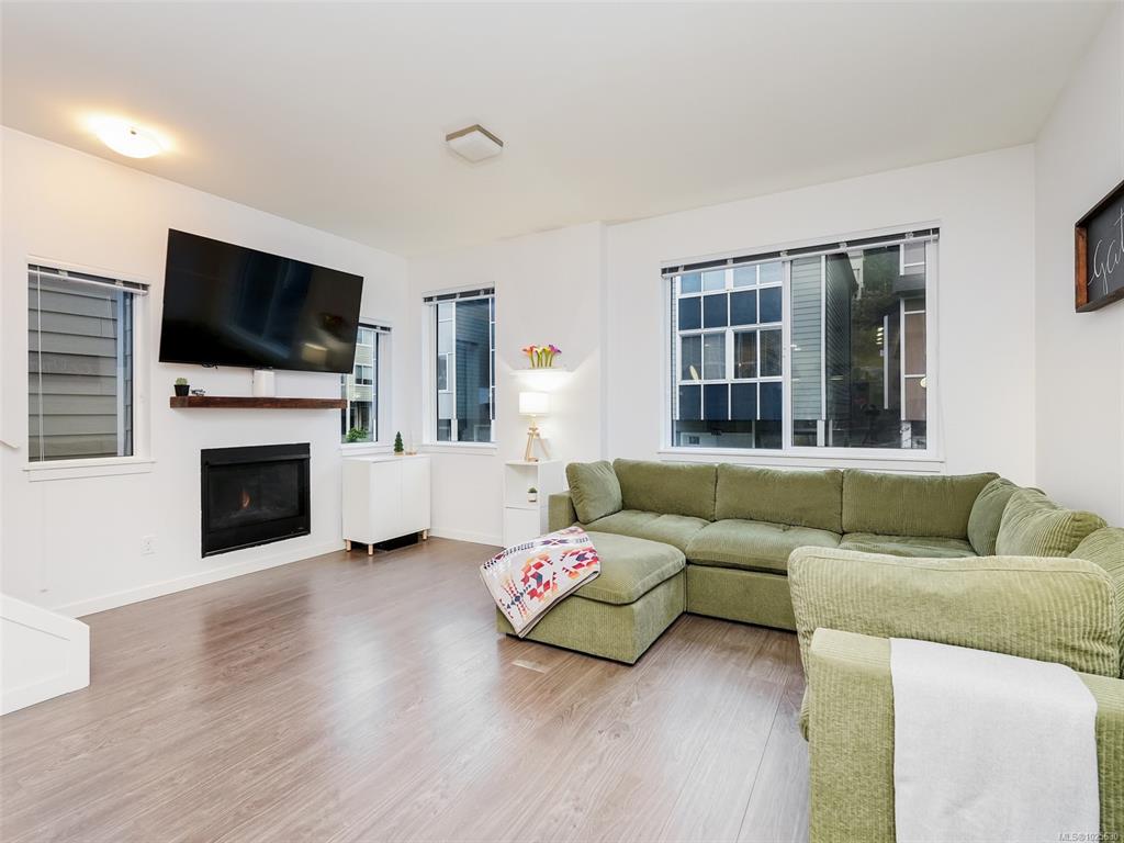 3360 Crossbill Terr, 1025630, BC,