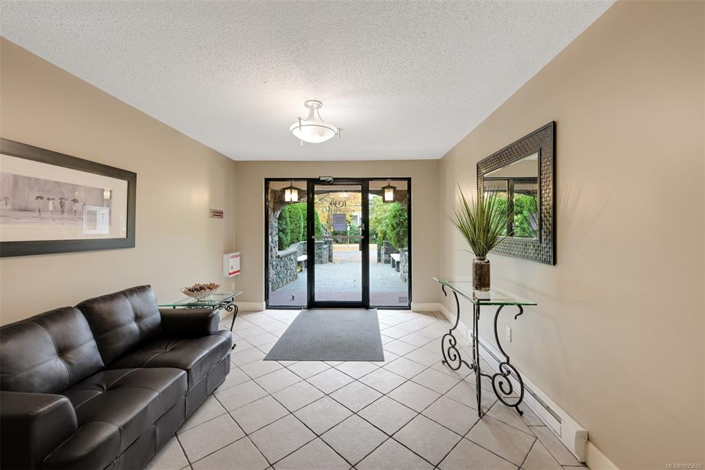 Fifth View of 1039 Linden Ave, Victoria, BC, V8V 4H3