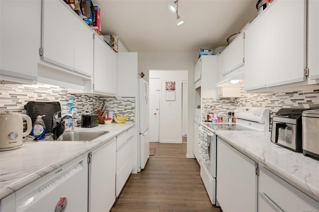 Fourth View of 625 Admirals Rd, Harbour View House, Esquimalt, BC, V9A 2N6