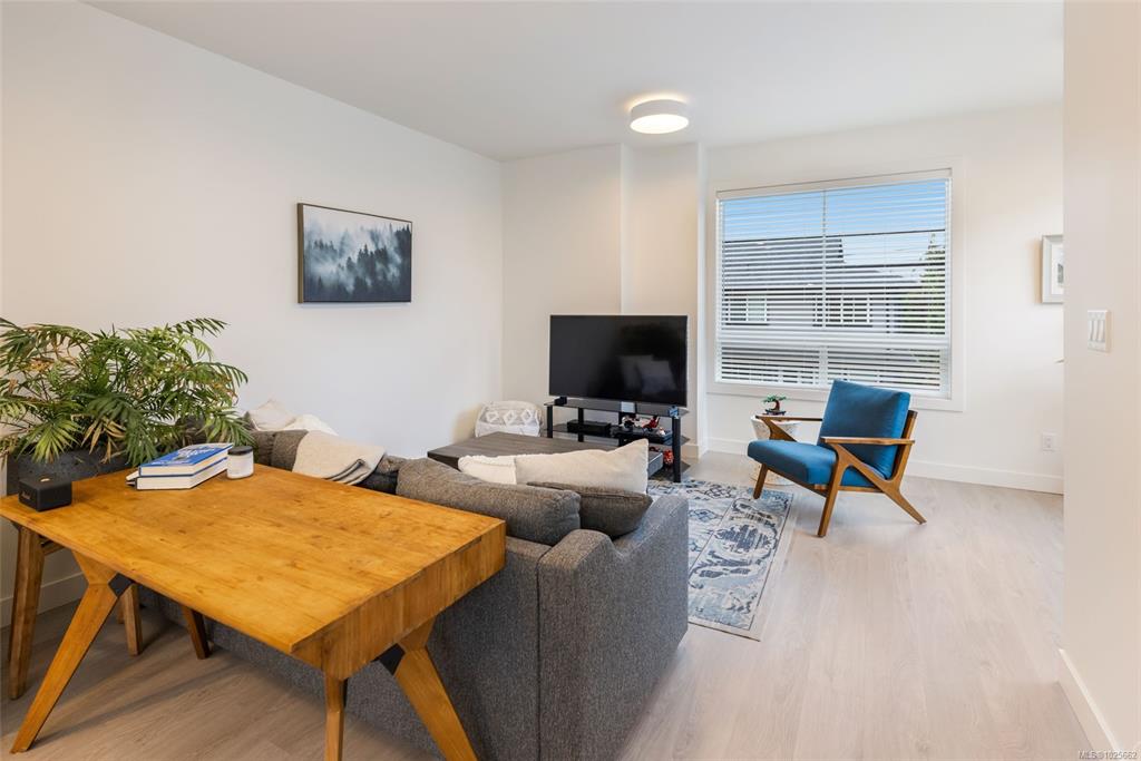 Fifth View of 545 Jubilee St, Duncan, BC, V9L 1X3