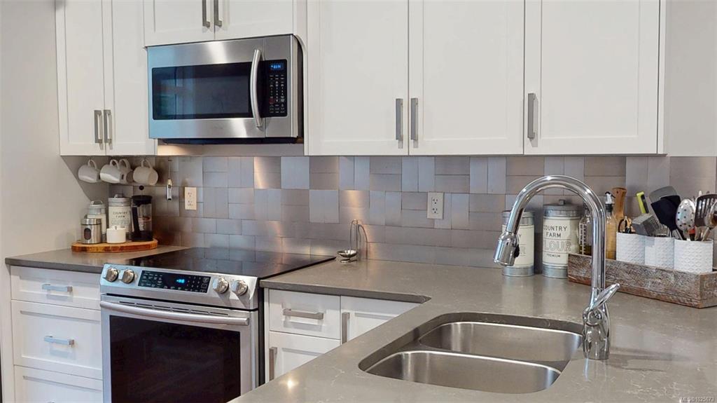 Third View of 300 Grosskleg Way, BROOKSIDE, Lake Cowichan, BC, V0R 2G0