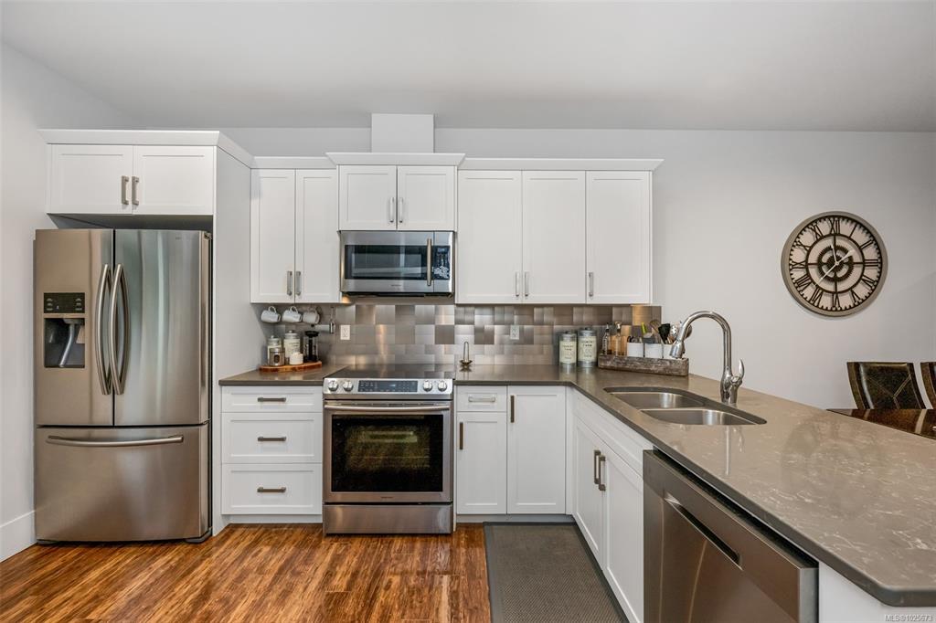 Fourth View of 300 Grosskleg Way, BROOKSIDE, Lake Cowichan, BC, V0R 2G0