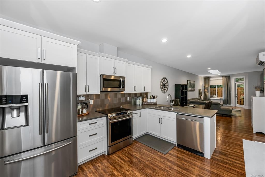 Fifth View of 300 Grosskleg Way, BROOKSIDE, Lake Cowichan, BC, V0R 2G0