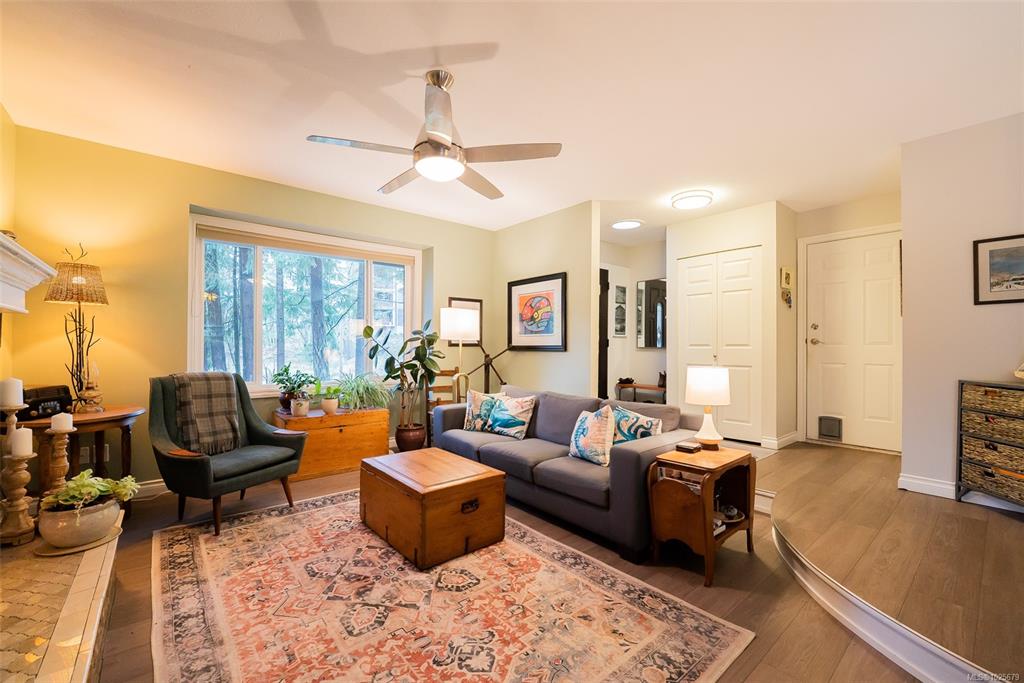 Fifth View of 4080 Salal Dr, Long Lake Heights, Nanaimo, BC, V9T 5J7