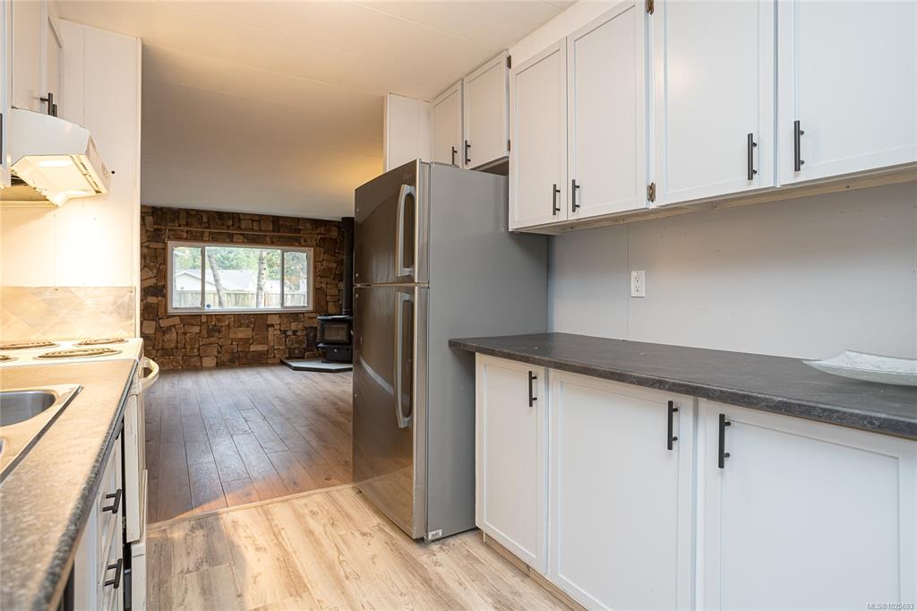 Third View of 161 Horne Lake Rd, CHINOOK PARK, Qualicum Beach, BC, V9K 1T9