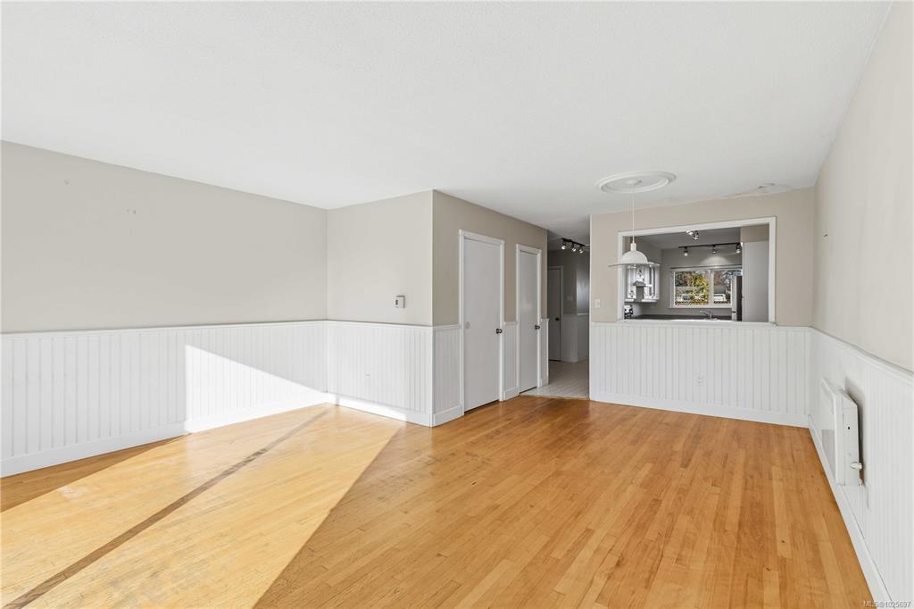 Fourth View of 10145 Third St, Sidney Court, Sidney, BC, V8L 3B5