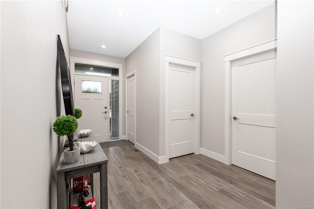 Fifth View of 200 Nikola Rd, Woodland Terrace, Campbell River, BC, V9W 6H9