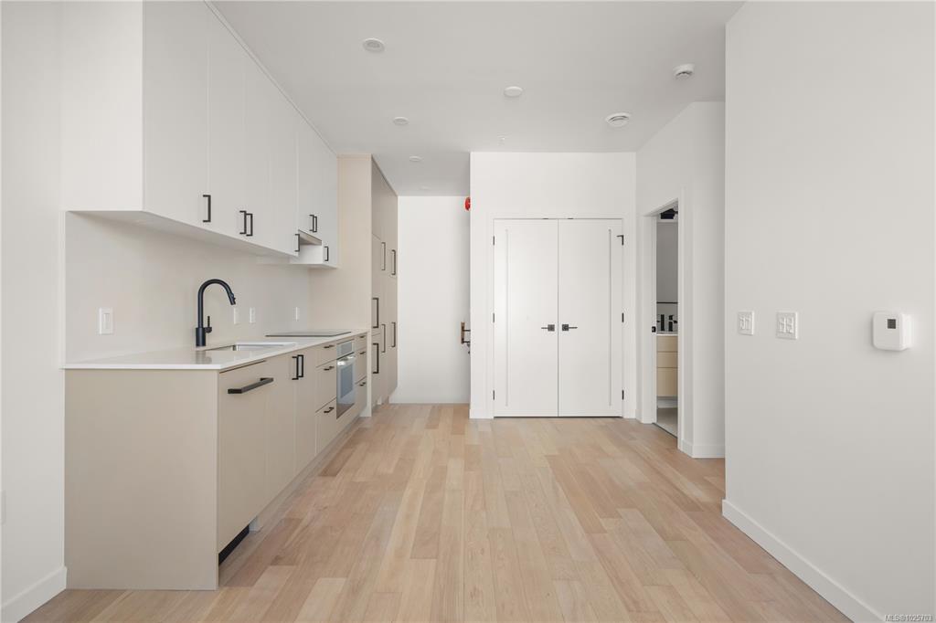 Fifth View of 907 Redfern St W, Victoria, BC, V8S 4G6