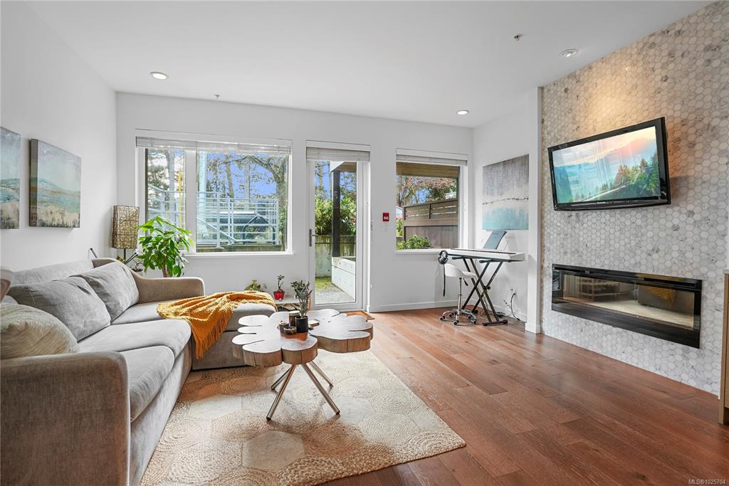 Third View of 1014 Park Blvd, Victoria, BC, V8V 2T4