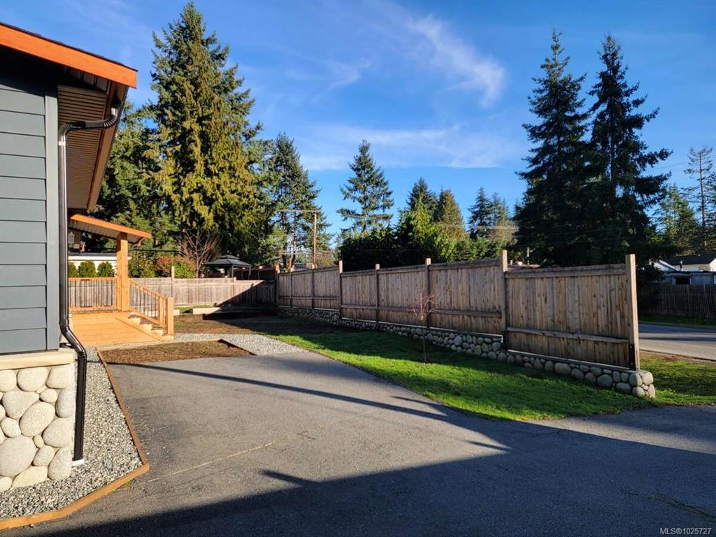 Third View of 2314 Gould Rd W, Nanaimo, BC, V9X 1J7