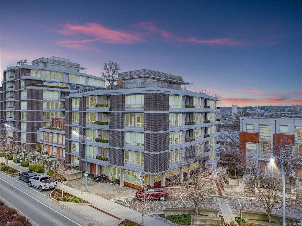 391 Tyee Rd, 1025749, BC,