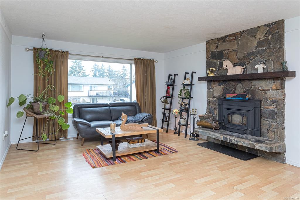 Fifth View of 1975 Jeffree Rd, Central Saanich, BC, V8M 1K1