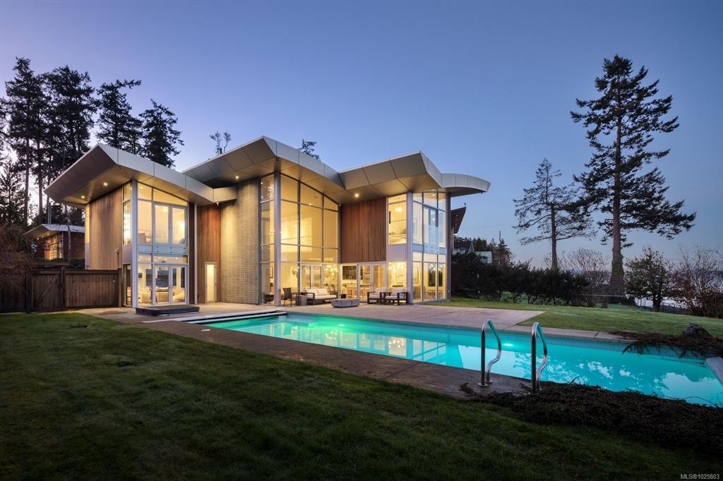 8407 Lochside Dr, 1025803, BC,