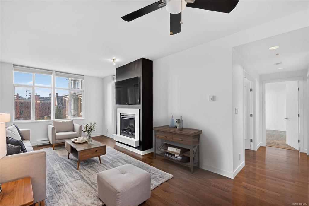 Fifth View of 999 Burdett Ave, Victoria, BC, V8V 3G7