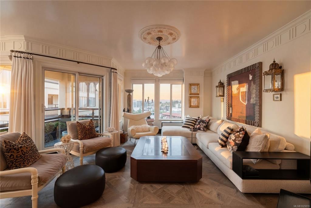 Fourth View of 203 Kimta Rd, Victoria, BC, V9A 6T5