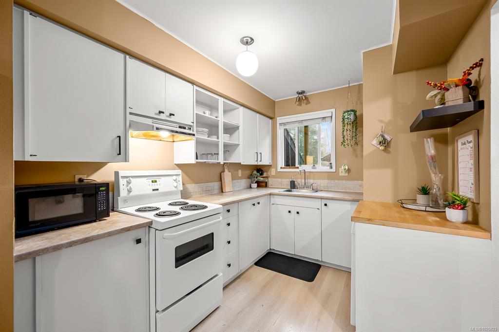 Third View of 158 Back Rd, Pine Place, Courtenay, BC, V9N 3W6