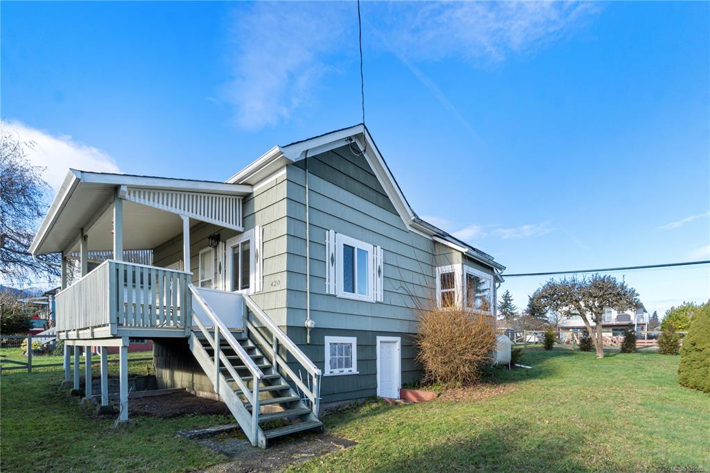Second View of 420 Roberts St, Ladysmith, BC, V9G 1A6