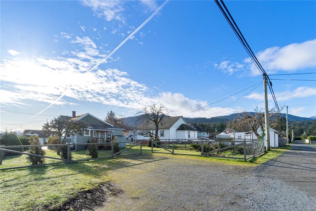 Fourth View of 420 Roberts St, Ladysmith, BC, V9G 1A6