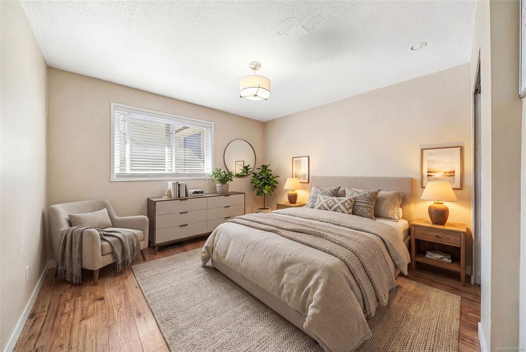 Fourth View of 3235 Quadra St, Mayfair Place, Saanich, BC, V8X 1G4