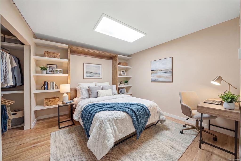 Fifth View of 3235 Quadra St, Mayfair Place, Saanich, BC, V8X 1G4