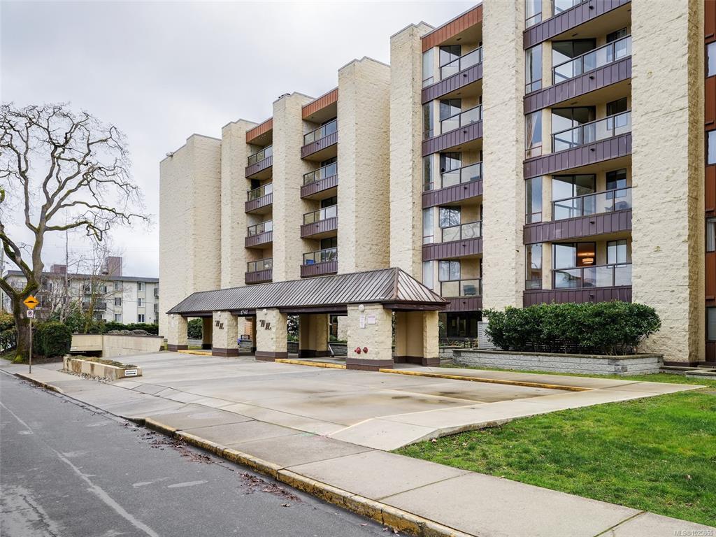 1745 Leighton Rd, 1025865, BC,