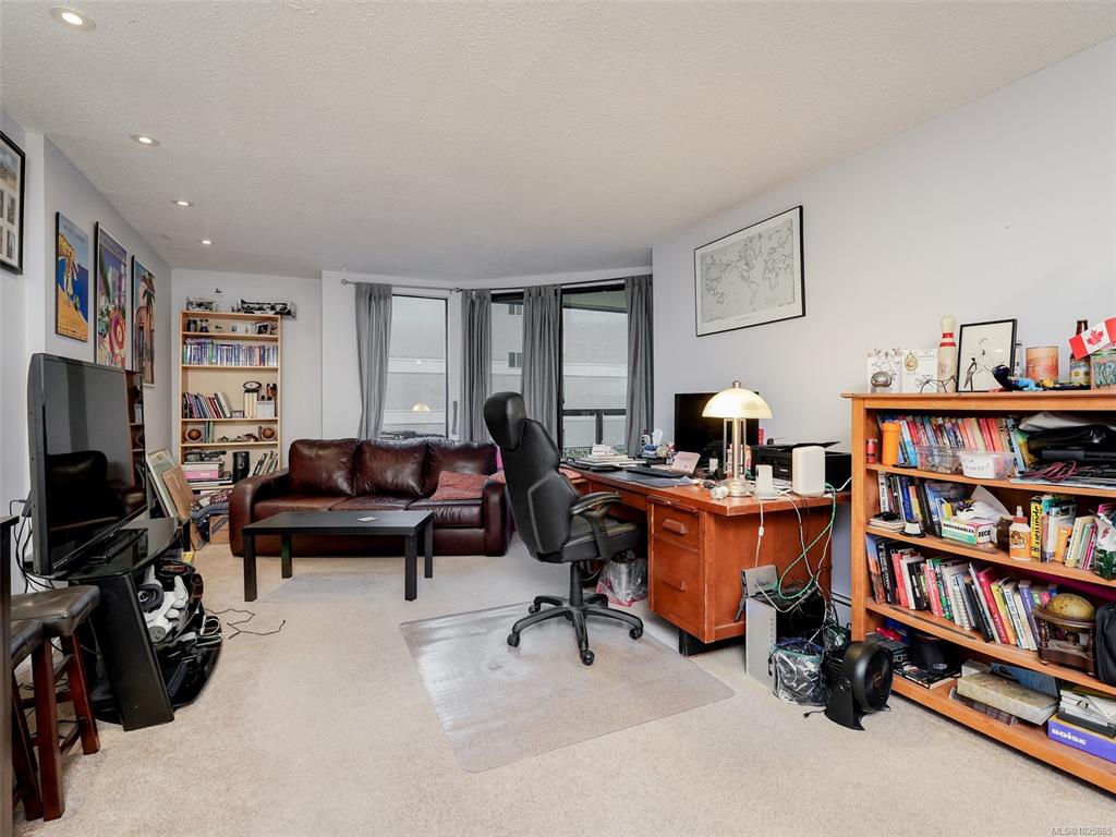 Third View of 1745 Leighton Rd, Harrington House, Victoria, BC, V8R 6R6