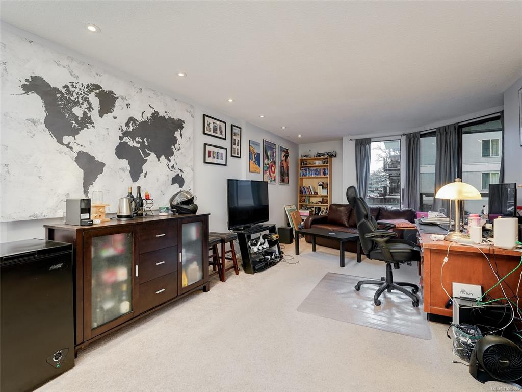 Fourth View of 1745 Leighton Rd, Harrington House, Victoria, BC, V8R 6R6