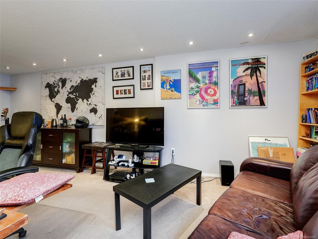 Fifth View of 1745 Leighton Rd, Harrington House, Victoria, BC, V8R 6R6