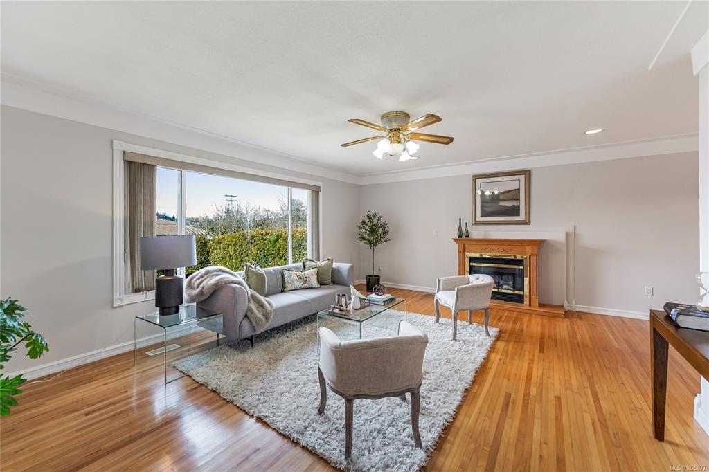 Third View of 4325 Dieppe Rd, Saanich, BC, V8X 2N4