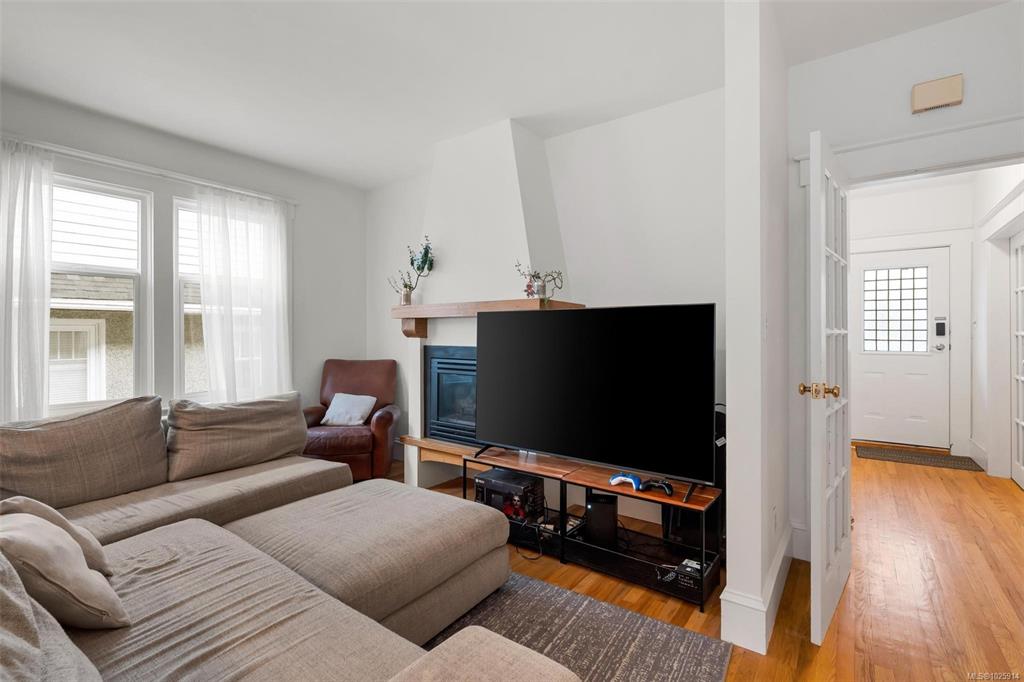 Fifth View of 636 Cornwall St, Victoria, BC, V8V 4L1