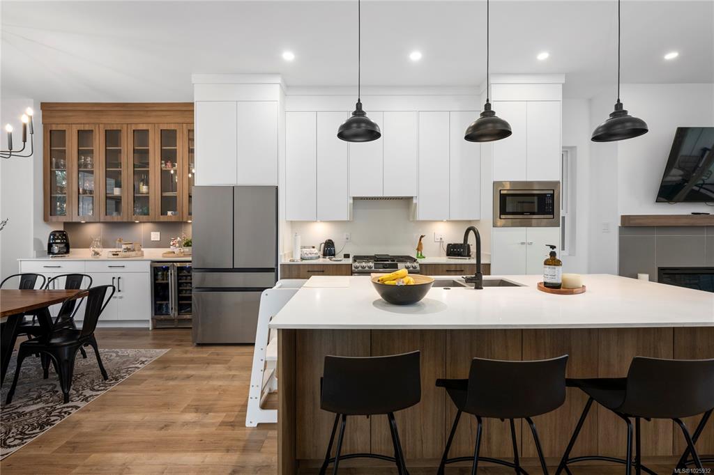 Fifth View of 984 Harbour View St, Nanaimo, BC, V9R 4V3