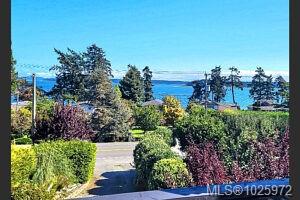 Fifth View of 8626 Lochside Dr, North Saanich, BC, V8L 1M7