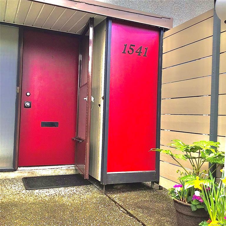 Second View of 1541 North Dairy Rd, Victoria, BC, V8T 3T9