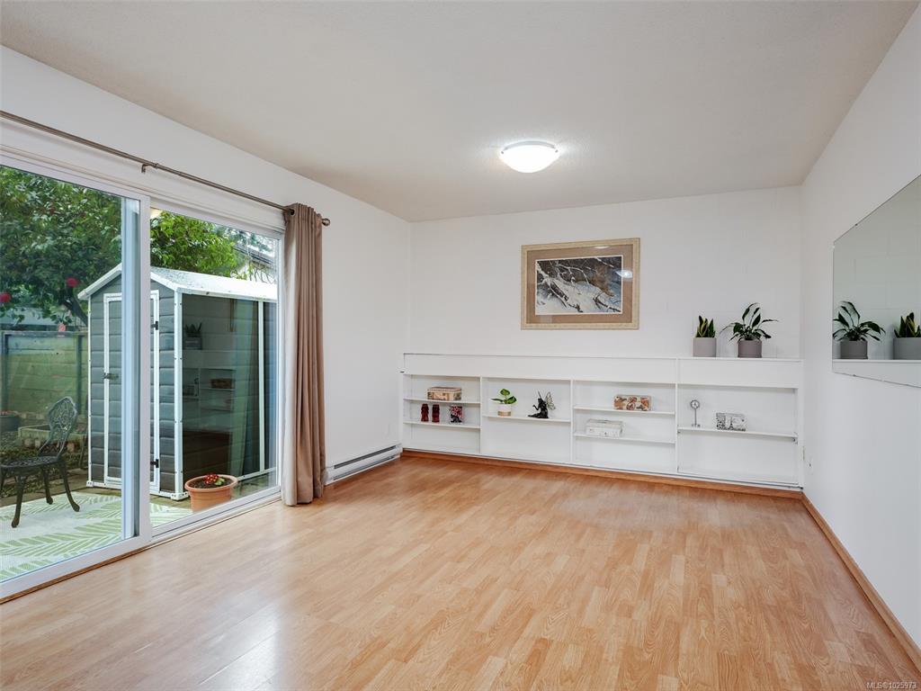 Fifth View of 1541 North Dairy Rd, Victoria, BC, V8T 3T9