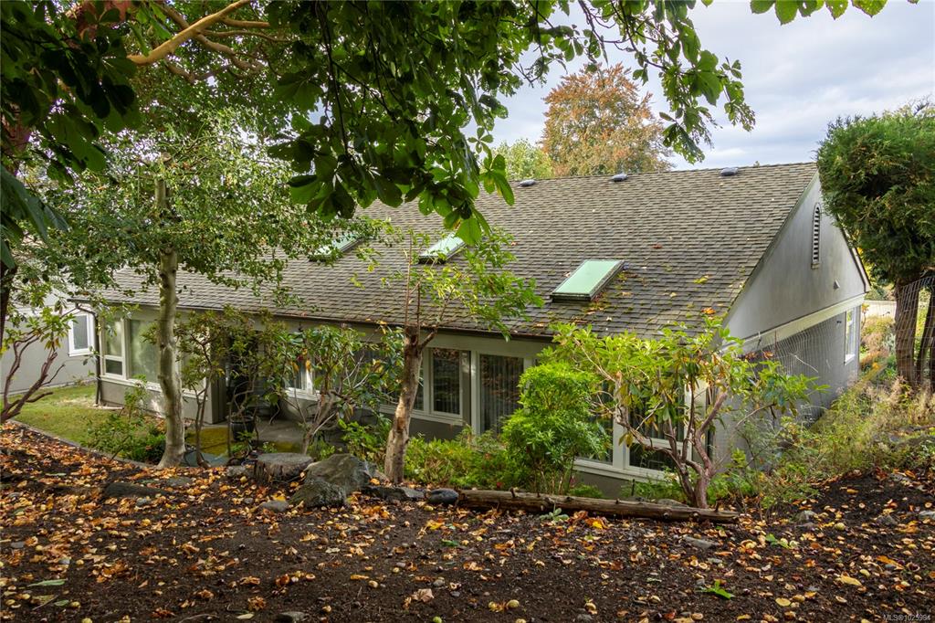 735 Moss St, 1025994, BC,