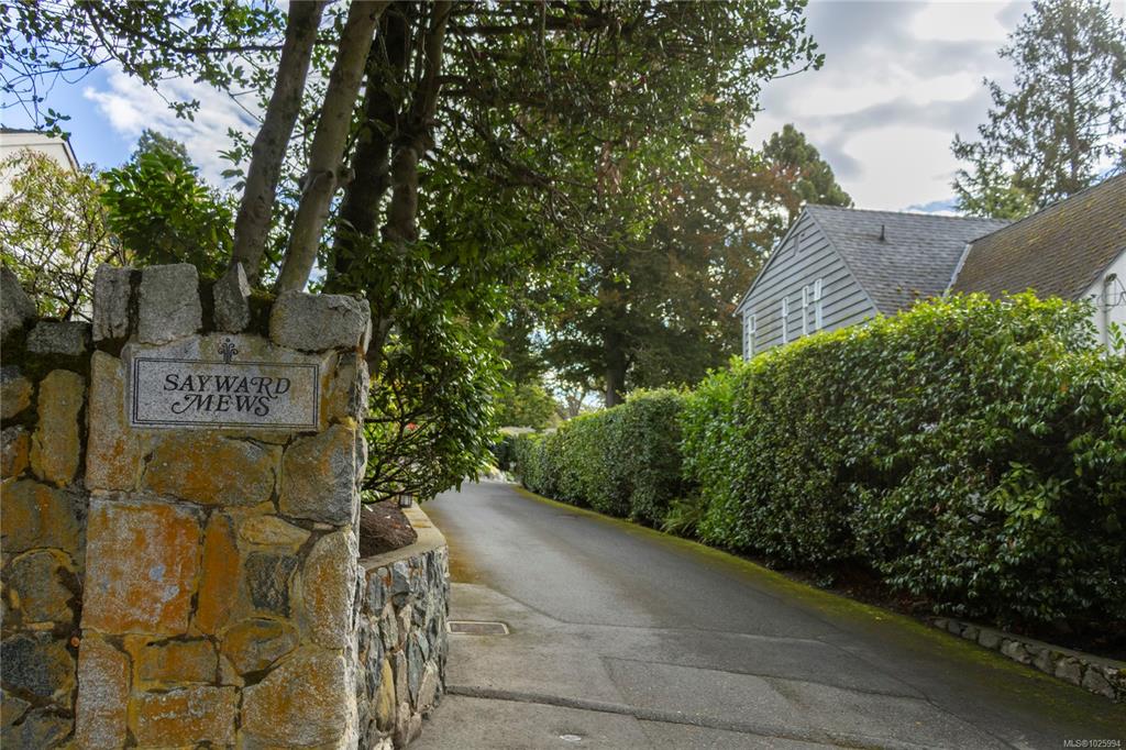 Third View of 735 Moss St, Victoria, BC, V8V 4N9