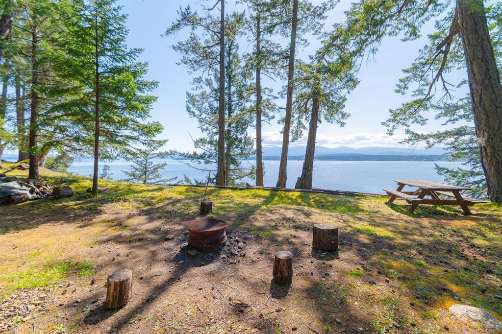 Fifth View of 553 Flewett Dr, Decourcy Island, BC, A1A 1A1